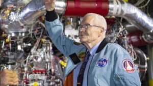 Artemis II quebra recorde de Fred Haise, mas ele comemora