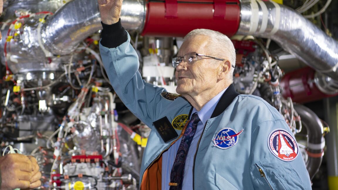 Artemis II quebra recorde de Fred Haise, mas ele comemora