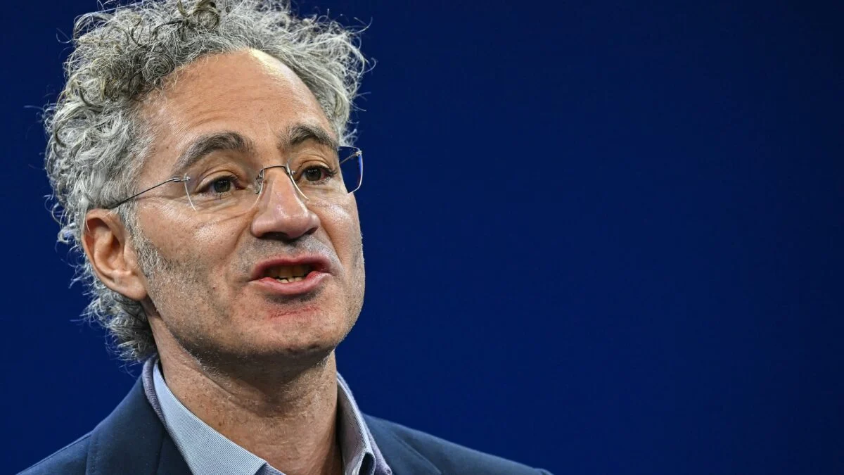 Palantir detona o "Pluralismo Oco".