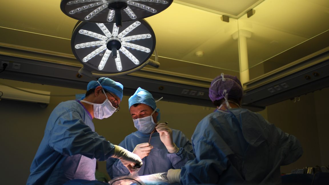 Troca fatal: cirurgião remove fígado e mata paciente