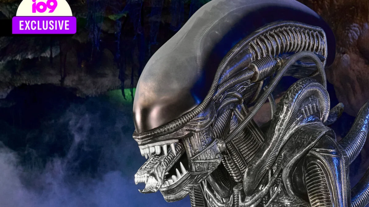 Vizinhos em pânico: Um Alien animatrônico gigante pode ser seu!