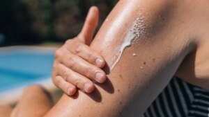 Protetor solar: FDA aprova ingrediente inédito em 20 anos!