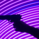 Sobrevivente de tiroteio processa IA falha em detectar arma