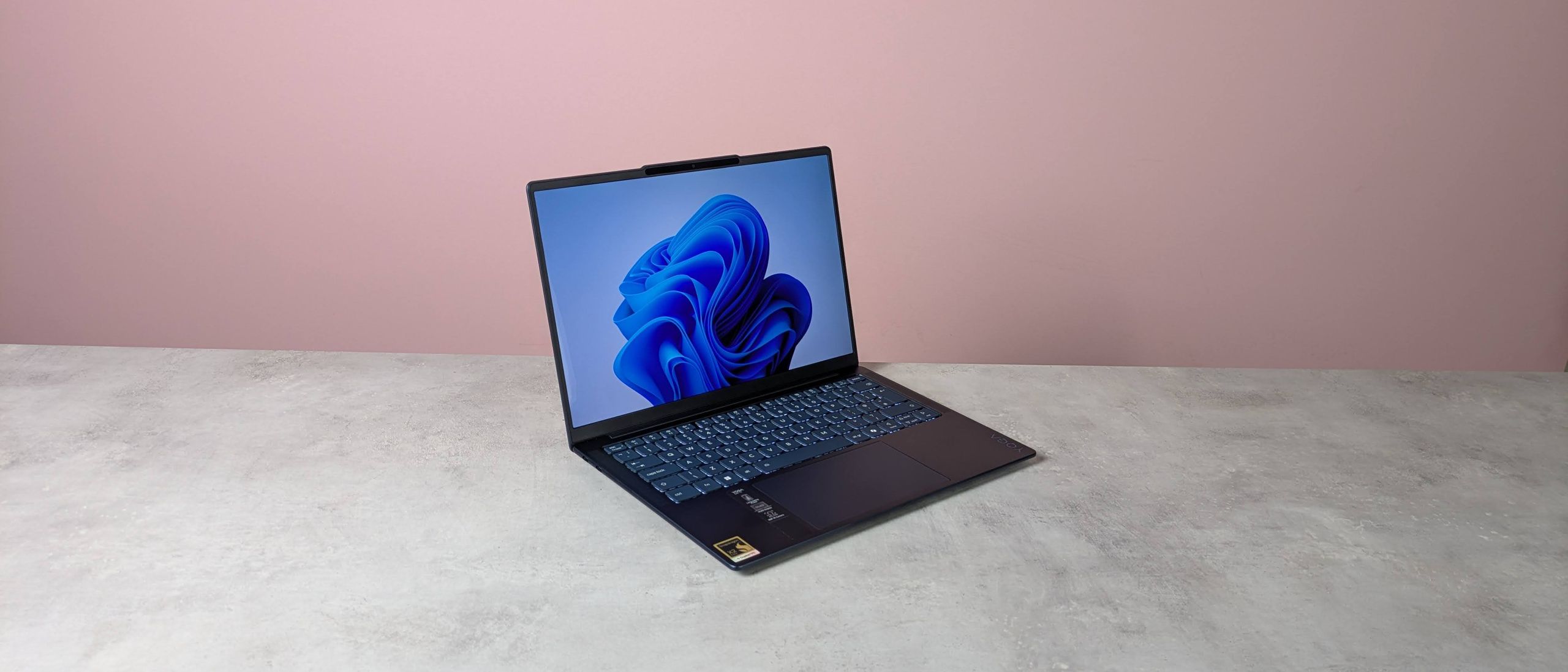 Lenovo Yoga Slim 7x: Leve como pena, pesado no bolso?