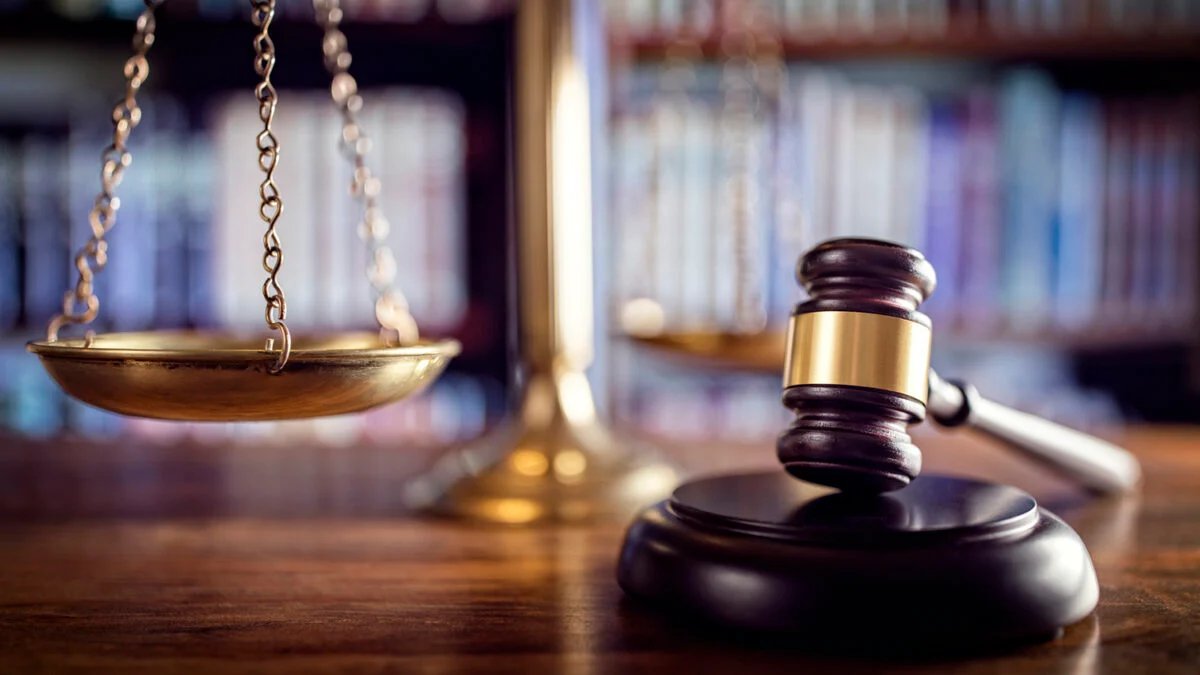 Código secreto em processo: Ele aposta na preguiça do juiz?