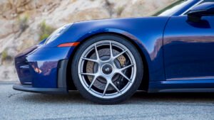 Porsche GT3 Touring: Um monstro disfarçado?