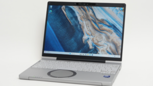 Este minúsculo laptop japonês é inquebrável.