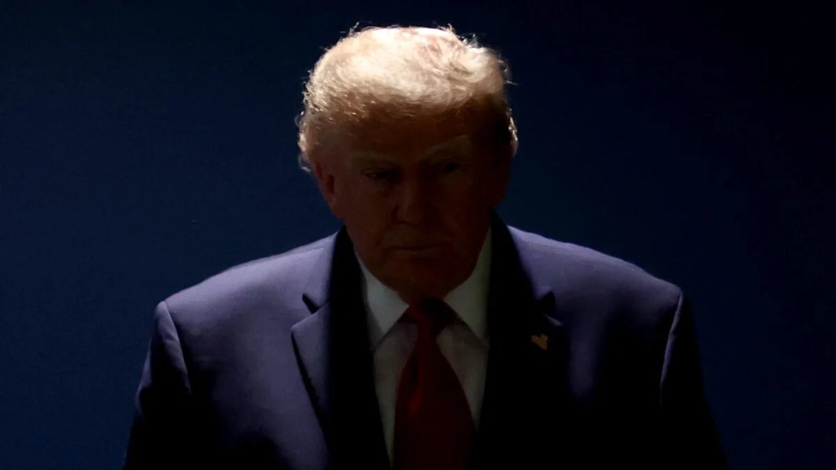 Trump muda IA para "Super Inteligência"?