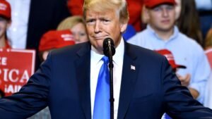 Enquanto o Mundo Ignora, a "Superinteligência" de Trump Dispara nos EUA.