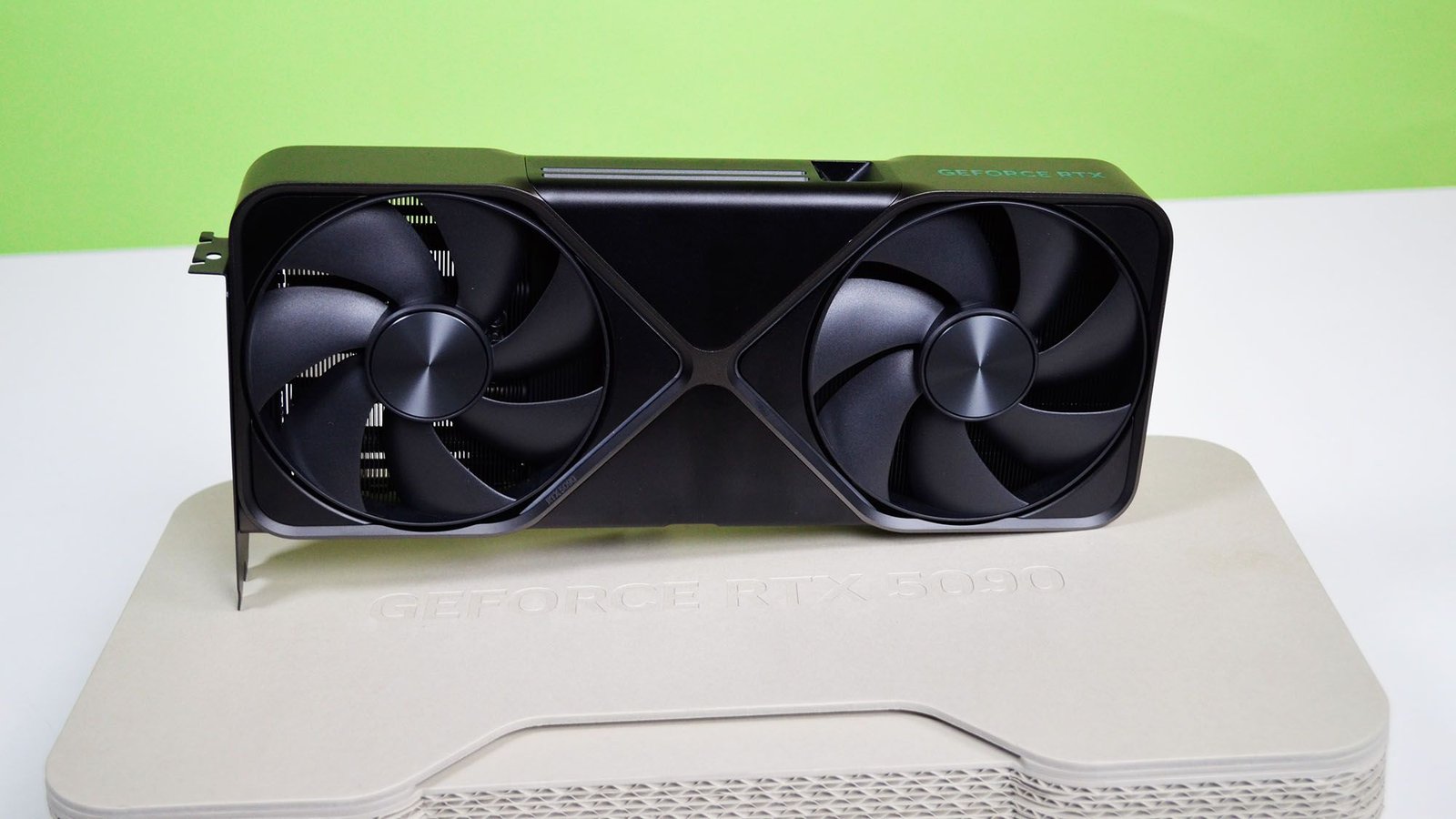 RTX 5090: Micro Center exige RG para comprar. Você concorda?
